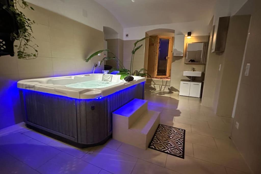 Apartament African Paradise With Jacuzzi & Sauna *