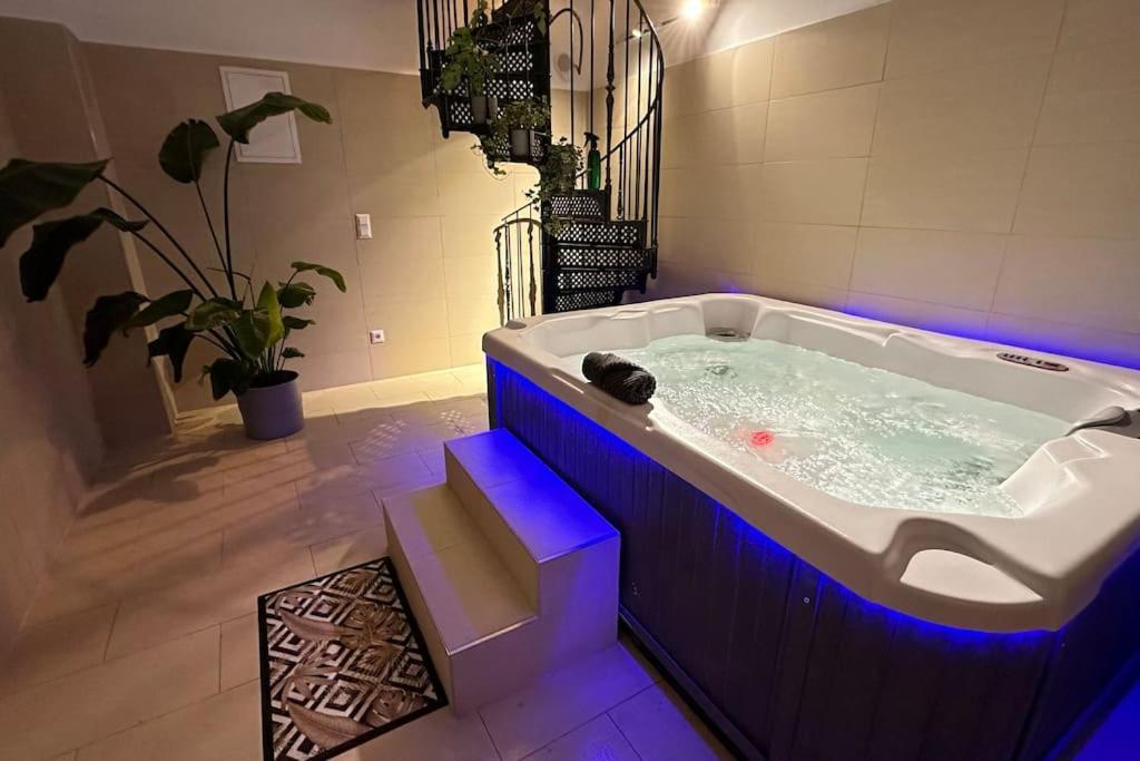 Apartament African Paradise With Jacuzzi & Sauna *