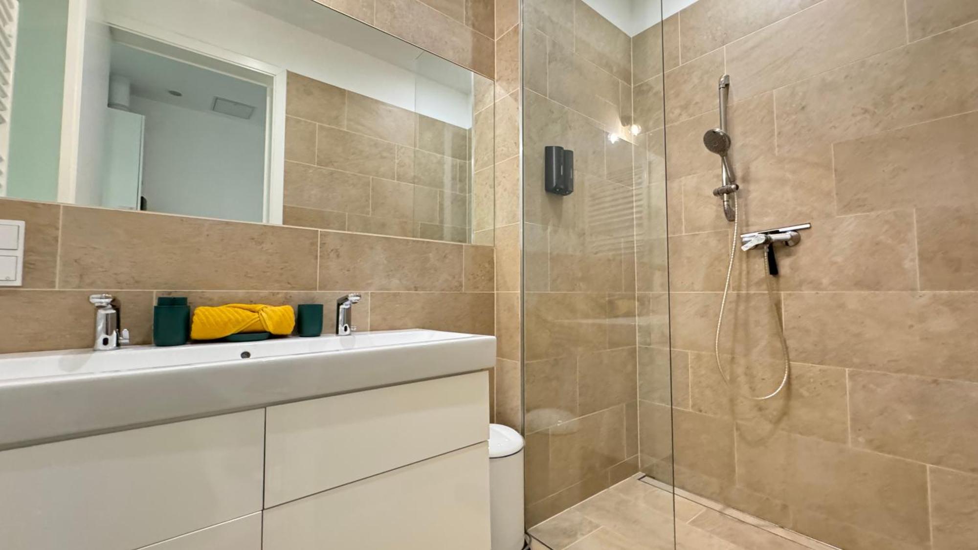 African Paradise With Jacuzzi & Sauna Apartament